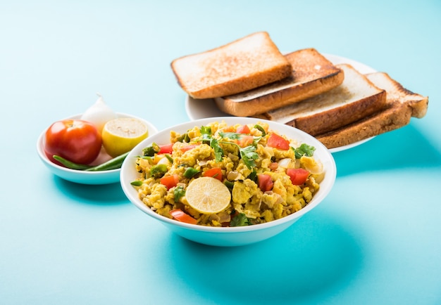 Premium Photo Masala Anda Bhurji Or Spicy Indian Scrambled Eggs With Roasted Bread Or Bun Or 9564