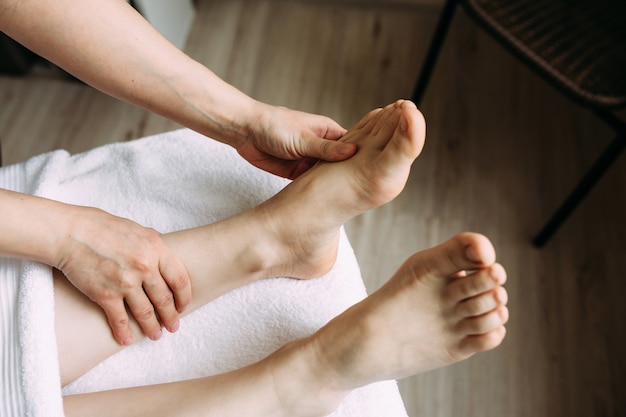 Premium Photo The Masseur Gives A Massage To The Female Feet At The Spa