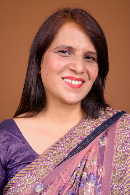 Premium Photo Mature Indian Woman Wearing Sari Indian Traditional Clothes 