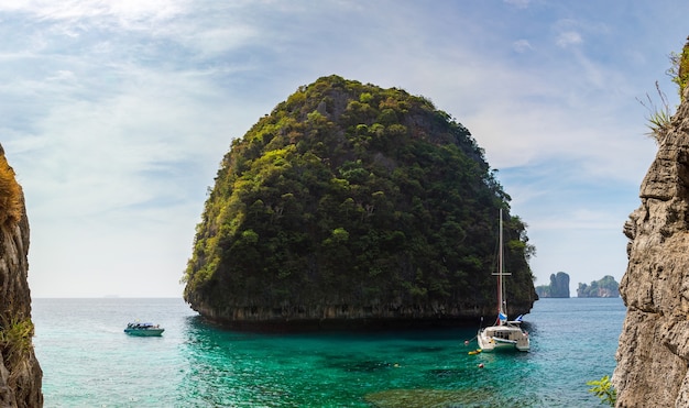 Premium Photo Maya Bay On Koh Phi Phi Leh Island