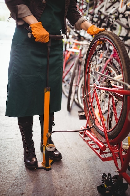 pump to fill air in bicycle