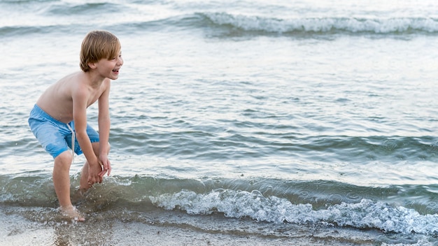 Free Photo | Medium shot happy kid at seaside