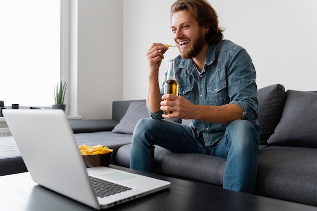 Free Photo | Medium shot man eating chips