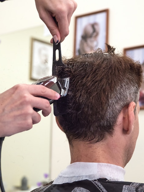men's haircut with machine