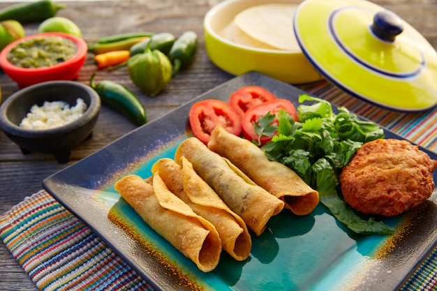 Mexican flautas rolled tacos with salsa | Premium Photo