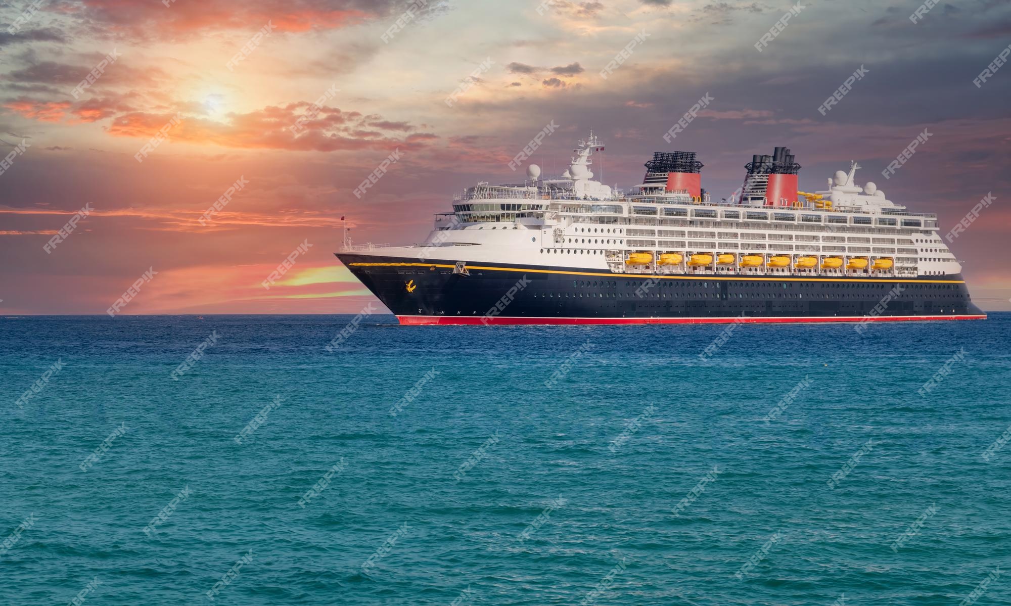 Premium Photo | Mexico, cabo san lucas, los cabos, vacation cruise ship
