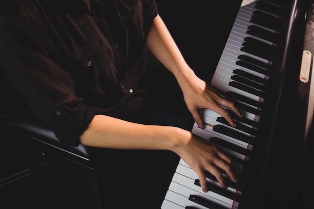 learn piano basics online