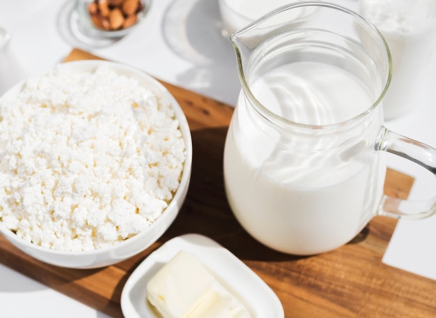 Free Photo | Milk, cottage cheese and dairy products