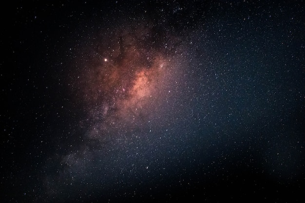 宇宙の星でいっぱいの天の川 無料の写真