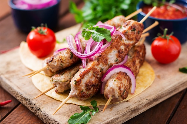 Premium Photo | Minced lula kebab grilled turkey (chicken) with vegetables.