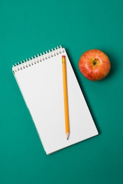 Minimalistic top view apple and desk supplies Photo Free 