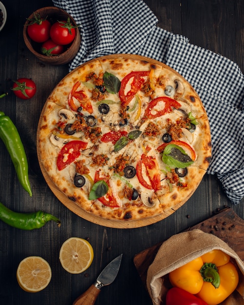 Free Photo | Mix pizza with tomato slices, mushroom, olive