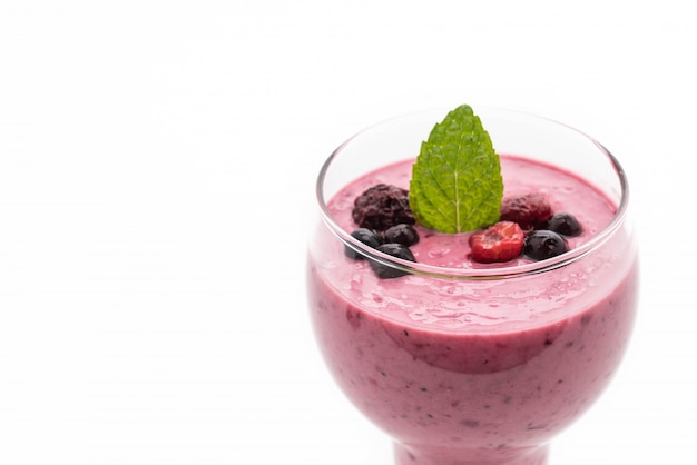 Free Photo | Mixed berries with yogurt smoothies