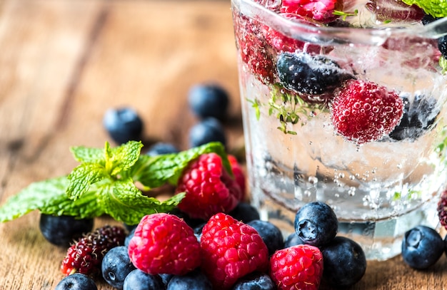 Mixed berry infused water recipe Free Photo