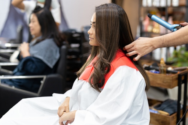 Mixed Race Teenage In Hair Salon Get New Hairstyle Photo Premium