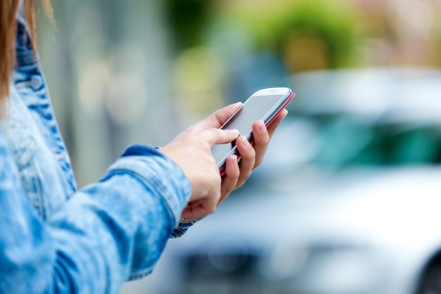 Free Photo | Mobile phone in a woman's hand. outdoor image.