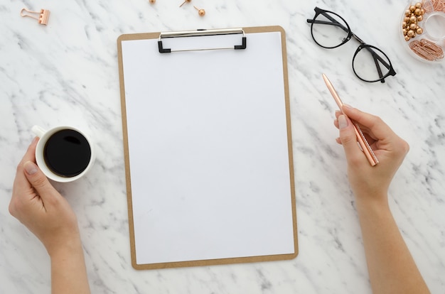 Mock-up clipboard on marble background with blank white paper sheet Premium Photo