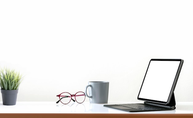 Premium Photo | Mockup blank screen tablet and keyboard on white top ...