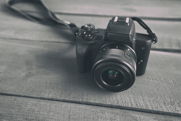 The modern mirrorless camera on the wooden desk Premium Photo