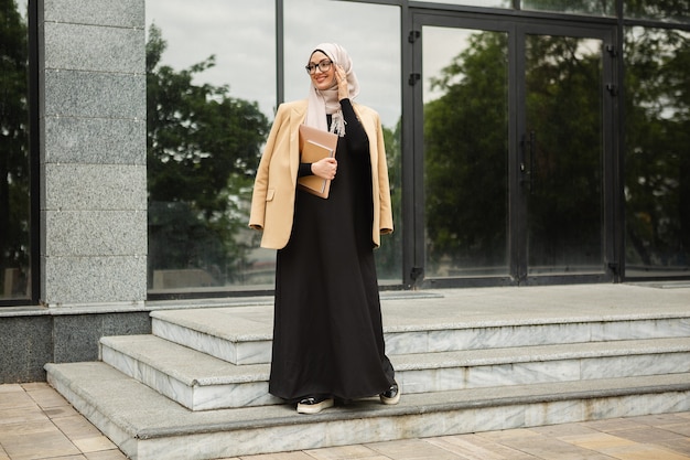 abaya street style