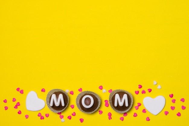 Mom Title On Sweet Candies Between Decorations Photo Free Download