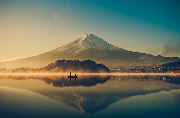 Mount fuji at lake kawaguchiko,sunrise , vintage Premium Photo