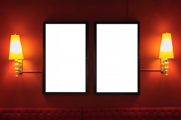 映画ポスターの映画館のライトボックスまたは表示フレームの映画館のライトボックスまたは白い空白の看板 プレミアム写真