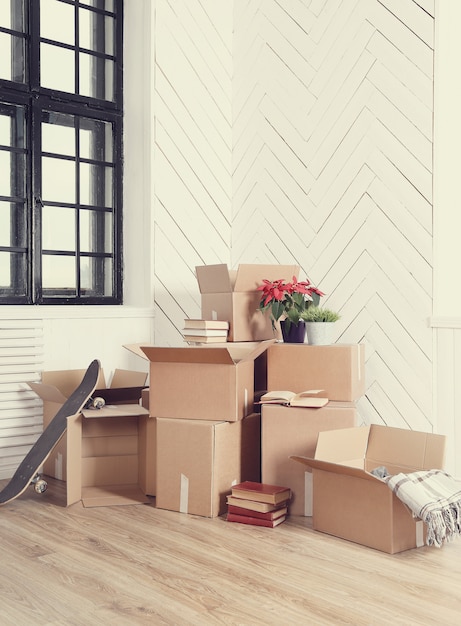 Moving home with cardboard boxes | Free Photo