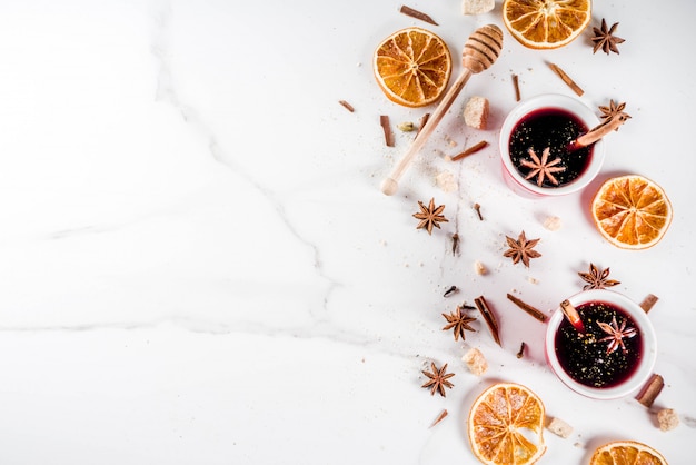 Mulled wine cocktail with spices Premium Photo