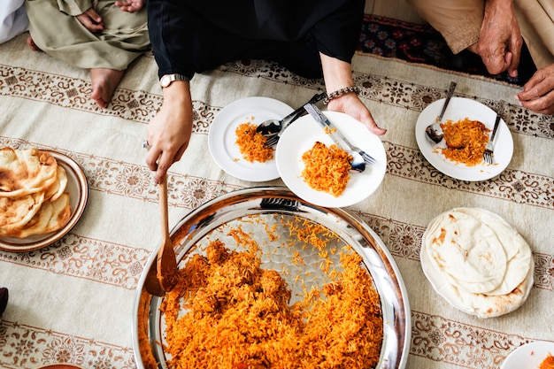 Muslim family having dinner on the floor Free Photo