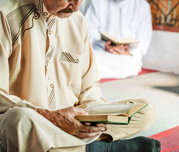 Muslims reading from the quran Premium Photo