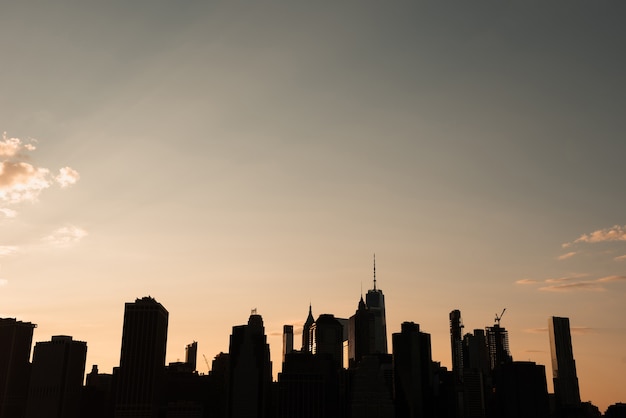 日没時のニューヨークの街並み 無料の写真