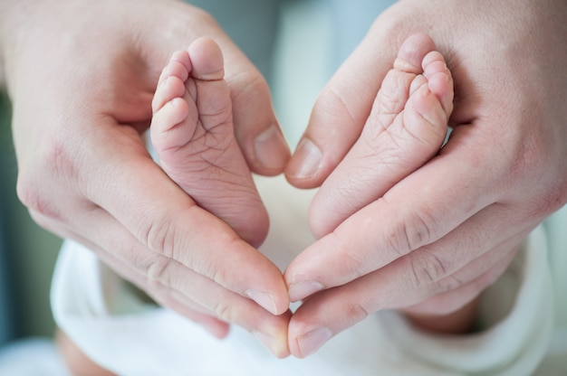 premium-photo-newborn-baby-first-day