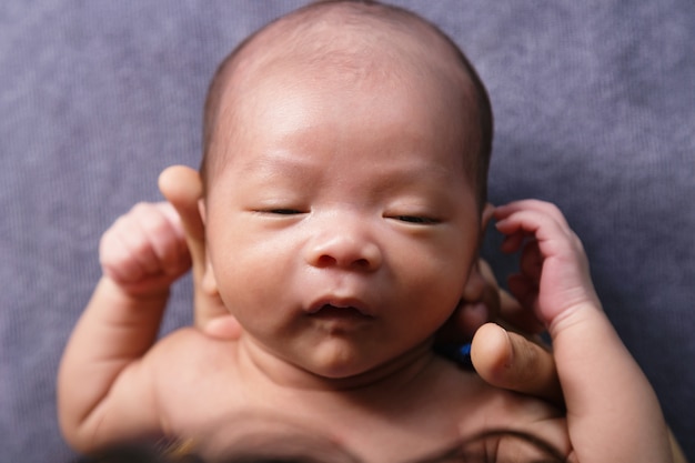 premium-photo-newborn-baby-two-week-old