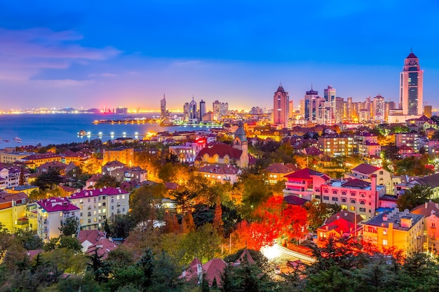 The nightscape of the beautiful city of qingdao | Premium Photo