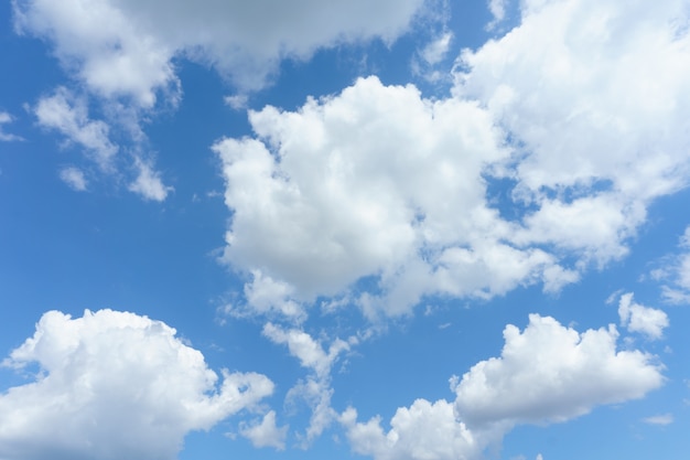 Голубое небо с облаками фон для фотошопа
