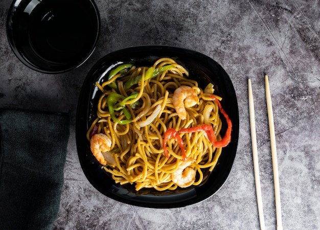 Noodles and vegetables, asian style Premium Photo