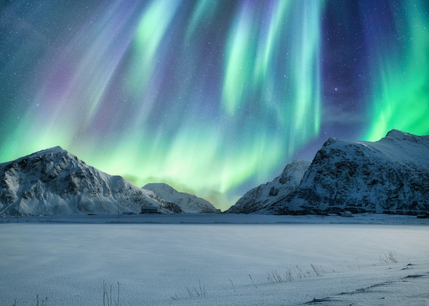 Premium Photo Northern Lights Over Mountain In Winter