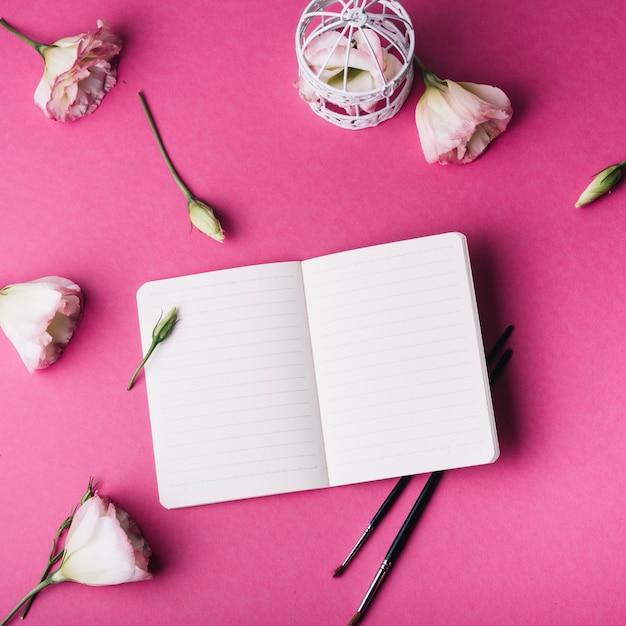 Free Photo | Notebook template with floral decoration