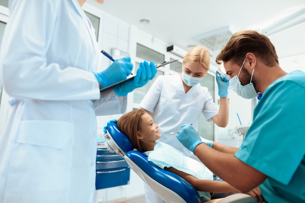 Nurses help dentist. treatment in hospital. Photo | Premium Download