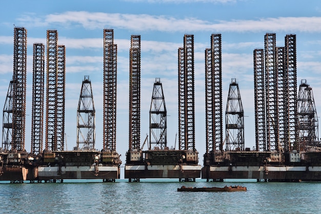 The oil rig in azerbaijan, caspian sea Premium Photo