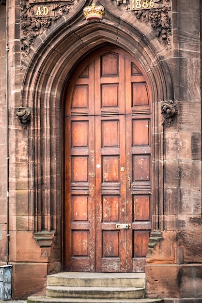 古いドアイギリス プレミアム写真