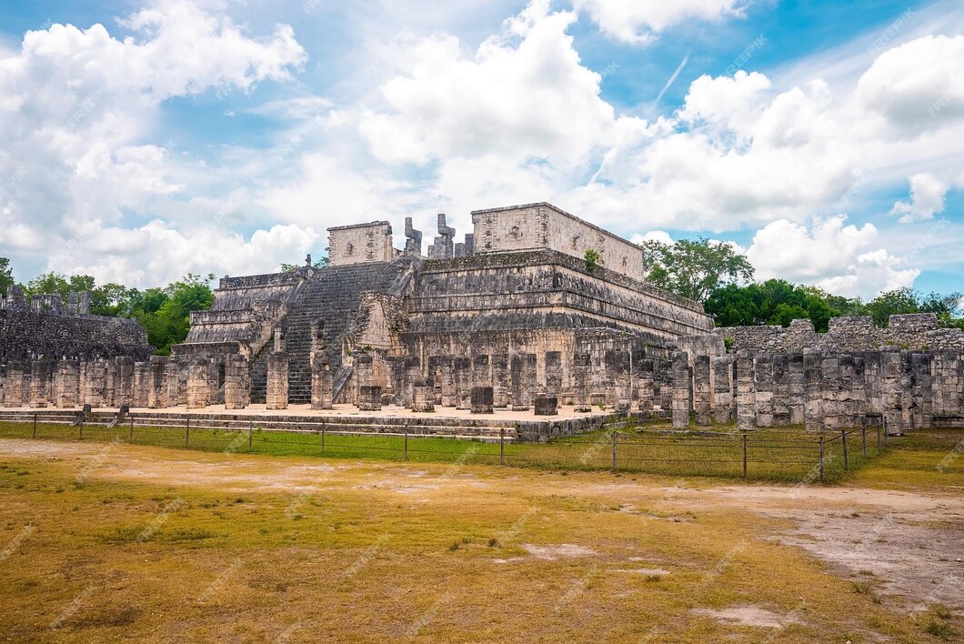 Premium Photo | Old ruins of temple of kukulkan great pyramid in ...