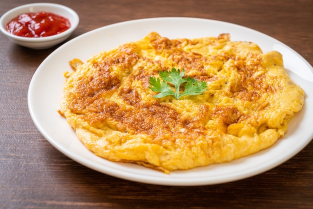 Premium Photo | Omelette with tomato sauce