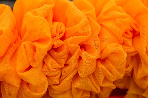 オレンジ色のカーテン花 テクスチャの背景を作った プレミアム写真