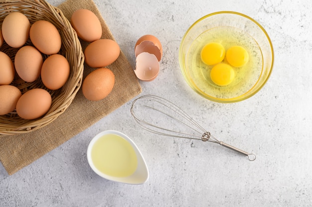organic eggs oil preparing cooking meal 