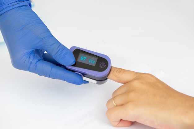 Premium Photo | Oximeter monitoring saturation and oxygen for covid 19