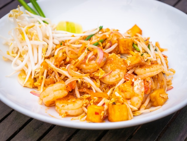 Pad thai noodles Free Photo