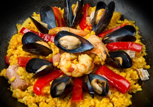 Premium Photo | Paella