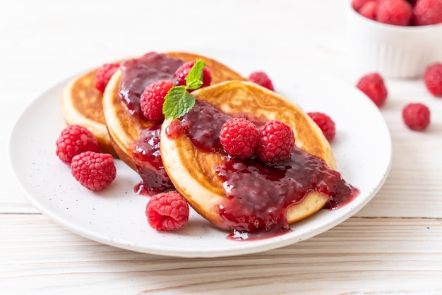 Pancake with fresh raspberries and raspberry sauce Premium Photo